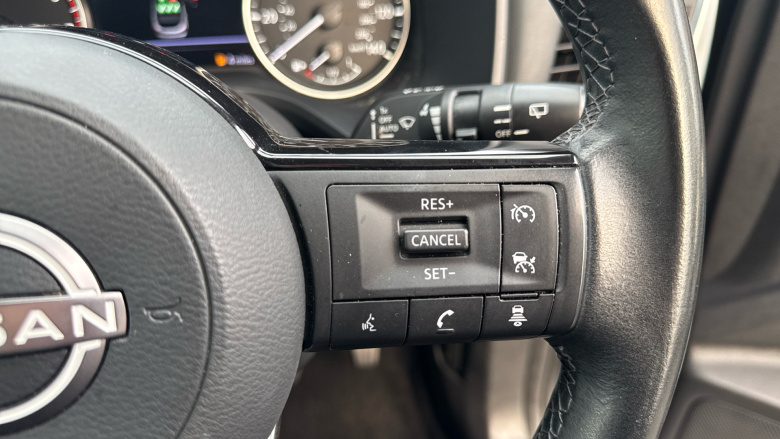 Nissan Qashqai 1.3 DiG-T MH Acenta Premium 5dr Petrol Hatchback